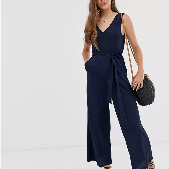 ASOS DESIGN v front v back textured sleeveless jumpsuit with tie waist (size 8) - Picture 5 of 5